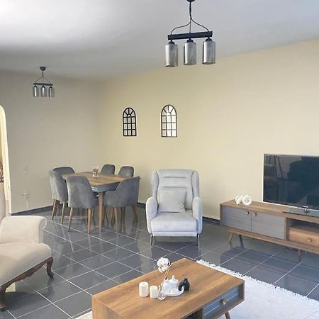 Comfy - Spacious Flat On The Kadikoey Seaside Appartement Istanboel Buitenkant foto