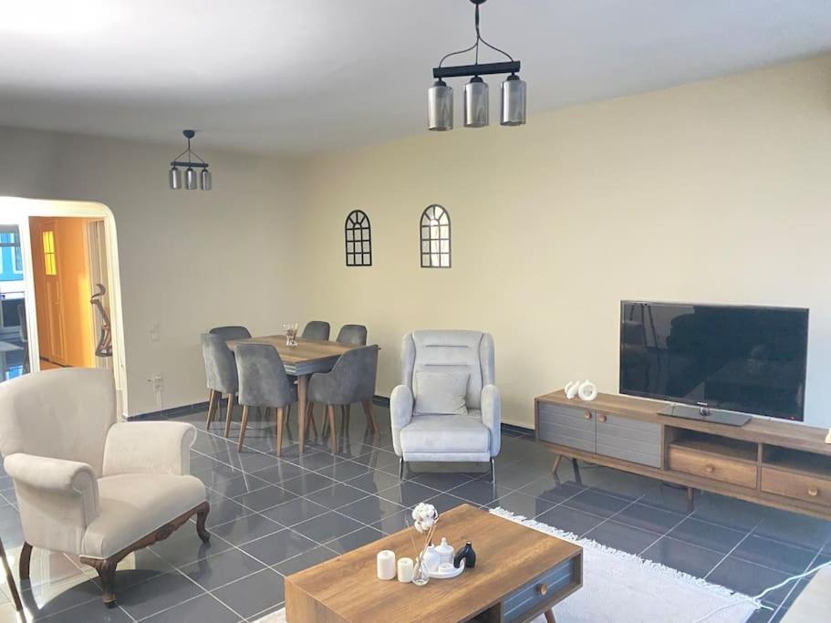 Comfy - Spacious Flat On The Kadikoey Seaside Appartement Istanboel Buitenkant foto