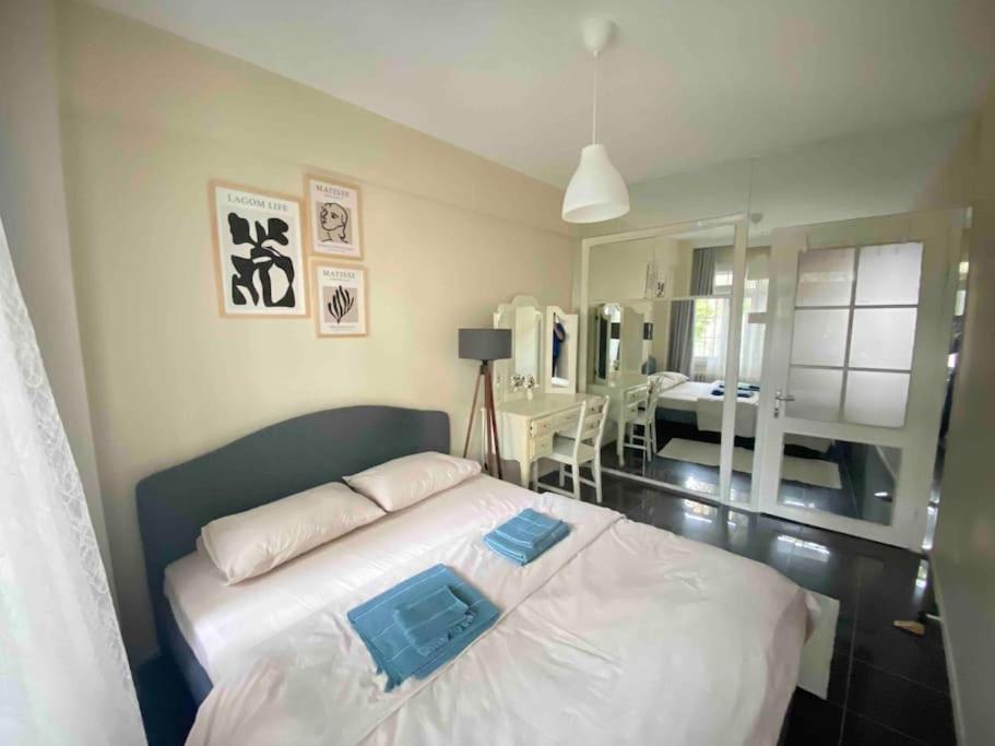 Comfy - Spacious Flat On The Kadikoey Seaside Appartement Istanboel Buitenkant foto