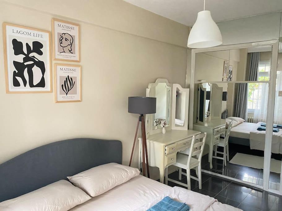 Comfy - Spacious Flat On The Kadikoey Seaside Appartement Istanboel Buitenkant foto