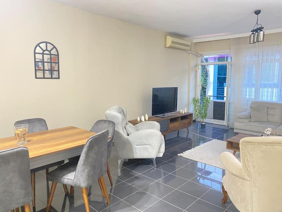 Comfy - Spacious Flat On The Kadikoey Seaside Appartement Istanboel Buitenkant foto